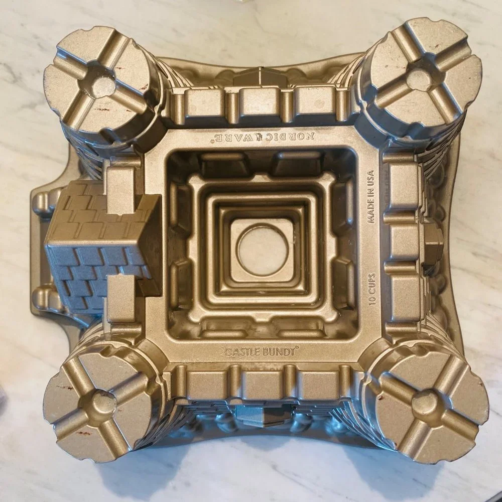 Nordic Ware Cast Aluminum Castle Bundt‎ Cake Baking Pan USA 10 cup Nonstick